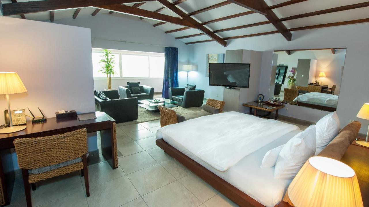 Residence Hoteliere Du Phare 리브르빌 외부 사진